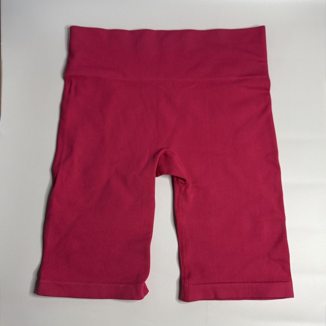 Seamless Workout Shorts, Cyclings (Category: Activewear) located in Manila. Submitted by ashleydeni54241 (Listing ID 1435489571, Image 3). Description: Cyclings, Seamless Shorts 180-220 php 📍Davao City .