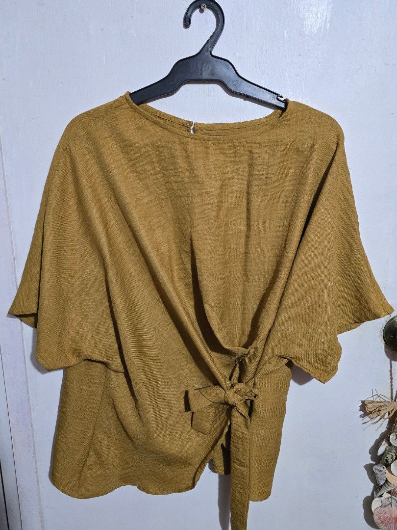 Shein Mustard Top XL (Category: Blouses) located in Manila. Submitted by hellomrys (Listing ID 1435394314, Image 1). Description: - Mustard-colored top from Shein - Size: XL.
