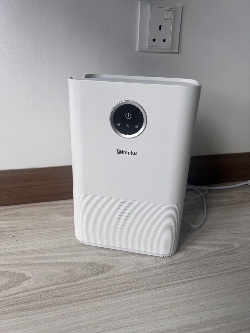 Simplus Dehumidifier (Category: Air Purifiers & Dehumidifiers) located in Kuala Lumpur. Submitted by lorreycollection (Listing ID 1435405219, Image 2). Description: - Simplus Dehumidifier - 1.0L Water Tank - Dehumidification: 500mL/day - Power: 30W - Weight: 1.6kg - Dimensions: 27cm (H) x 18.1cm (W) x 12.5cm (D) - Features a drainage plug for easy maintenance Note: No box. Only dehumidifier.