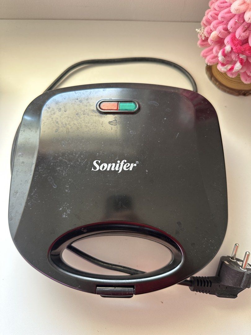 Sonifer Sandwich Maker & Toaster SF-6048 (Category: Cookware & Accessories) located in Las Pinas. Submitted by jolszn (Listing ID 1435348692, Image 1). Description: used it once for a school event naka-stock lang kaya need punasan no issues & works perfectly rfs: decluttering 📍 las piñas.