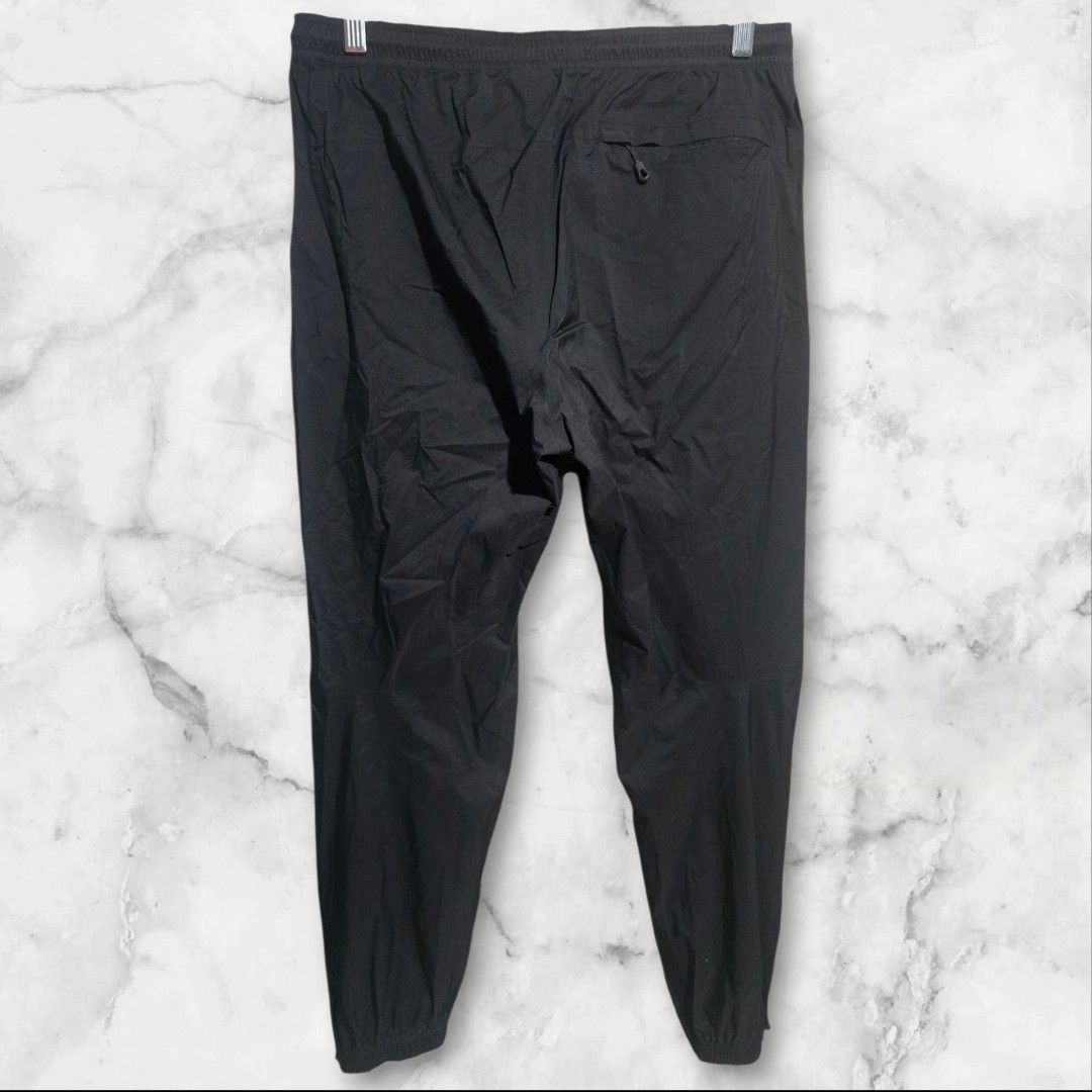Sophnet x f.c.r.b. (Category: Joggers) located in Manila. Submitted by ritzselect26 (Listing ID 1435522328, Image 2). Description: sophnet x f.c.r.b. rain pants size medium on tag tape measure: 32"-35" garterized no issue almost new.