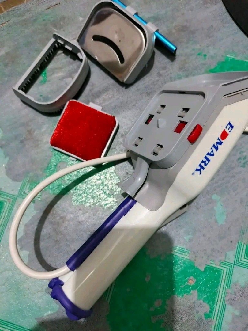 STEAMING IRON (Category: Bedding & Towels) located in Caloocan City. Submitted by nicadatuin03 (Listing ID 1435401130, Image 1). Description: hindi masyado nagagamjt , mas gusto yung Plantsa .. No issue Loc Sampaloc manila.