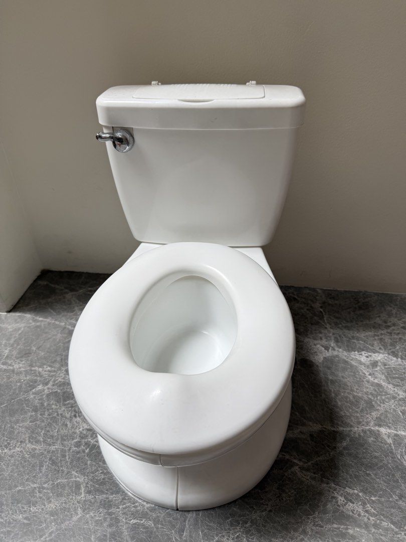 Summer Infant My Size Potty (Category: Bathroom & Kitchen Fixtures) located in Quezon City. Submitted by lightningrush (Listing ID 1435407169, Image 1). Description: Summer Infant My Size Potty with flushing sound Sound still working For potty training Just the right size for babies or toddlers learning to use the potty.