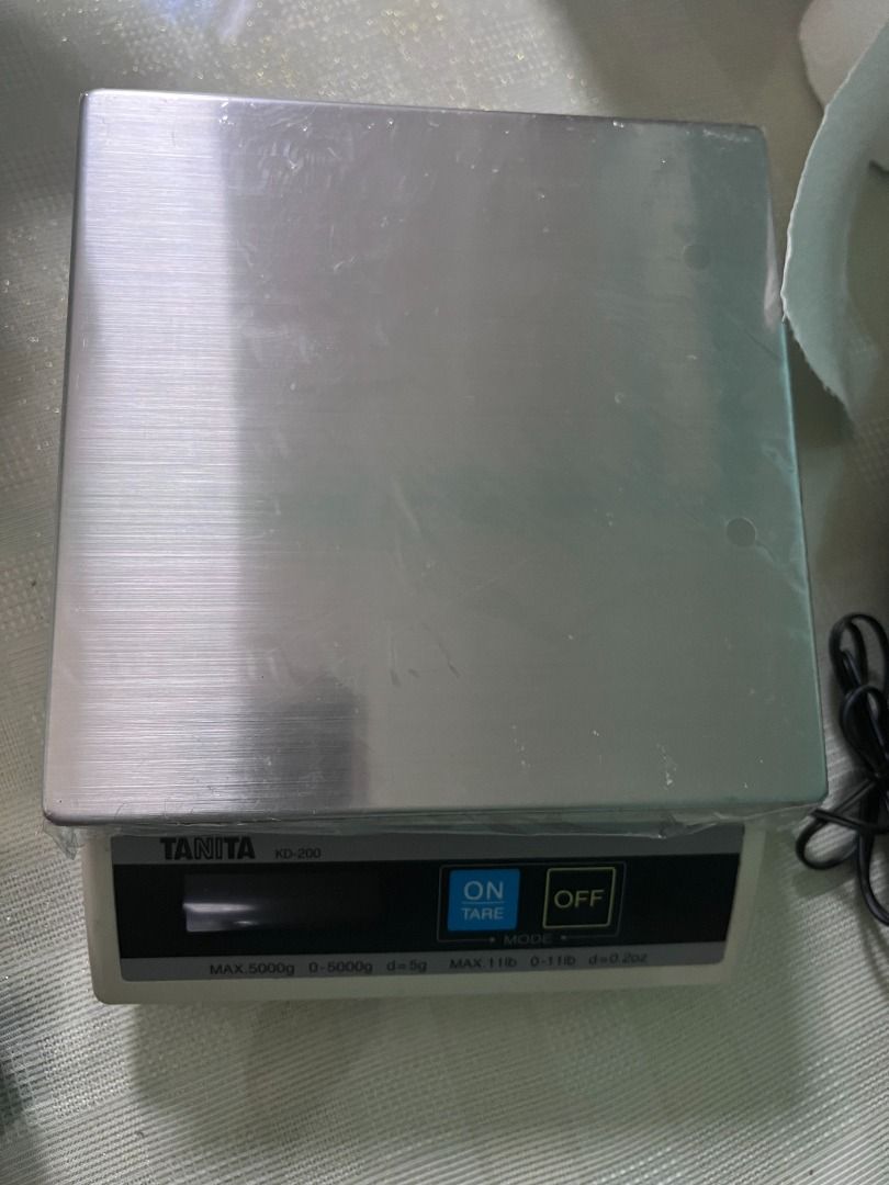 Tanita Scale KD-200 kitchen scale (Category: Health Monitors & Weighing Scales) located in Manila. Submitted by makinaryageneral.merchandise (Listing ID 1187264694, Image 3). Description: Dimension: 8.6” 5.8” x 3.7” Tray Platform Dimension: 7.0” x 7.0” Net Weight: 2.2lb LCD Display: 4 digit LCD, 0.7” x 2.0” Power Source: 4 x AA batteries (not included) AC adapter (included) Capacity: Max. 5000g x 5g .