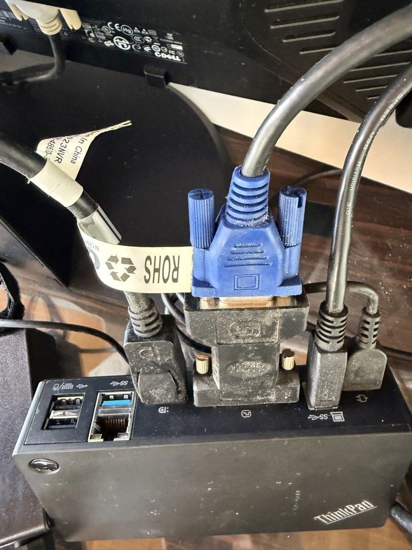 ThinkPad Docking Station + 2 Dell Monitors441910111671439363