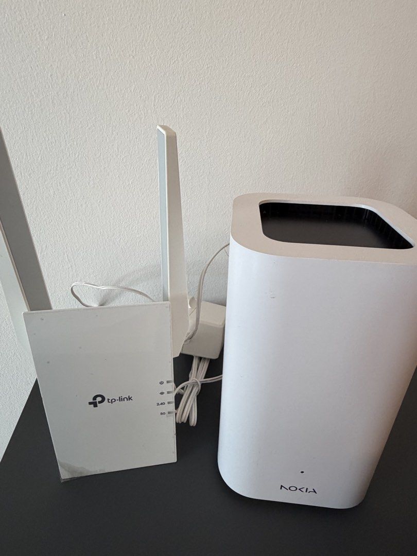 TP-Link Router and Nokia Router441795959178536960