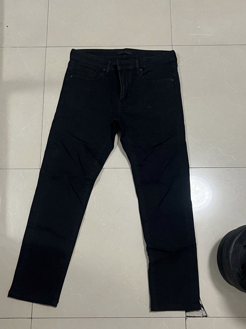 Uniqlo Black Jeans Size 33 (Category: Jeans) located in San Fernando. Submitted by notcfrank (Listing ID 1435401945, Image 1). Description: Uniqlo black jeans. Straight leg, ankle zipper. Size 33 (84cm). Cotton blend. USED 2x/3x pl if interested.
