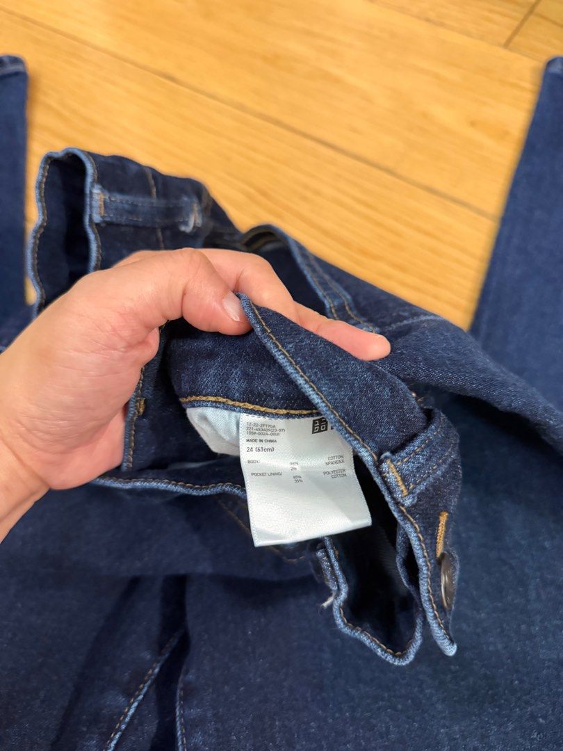 Uniqlo Dark Blue Flare Jeans (Category: Jeans) located in Makati City. Submitted by shopbb (Listing ID 1435436733, Image 2). Description: Uniqlo Flare Jeans Size 24 / 61 cm For reference my usual waist is 26/27 inches.
