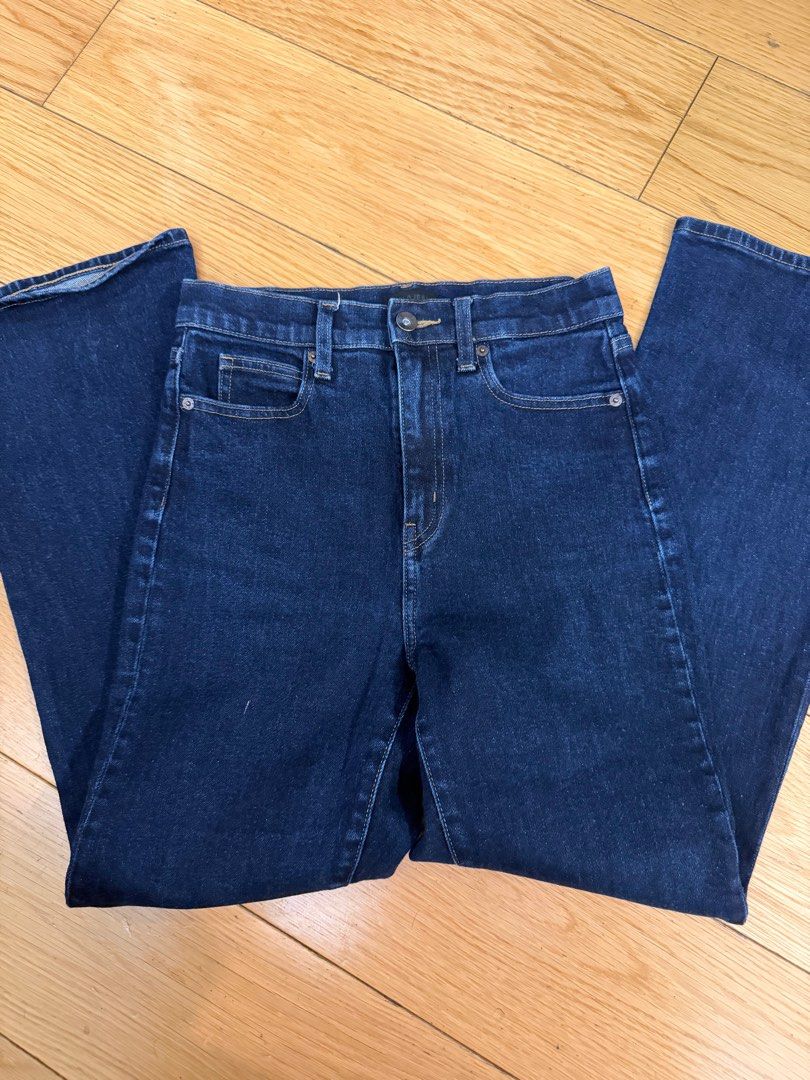 Uniqlo Dark Blue Flare Jeans (Category: Jeans) located in Makati City. Submitted by shopbb (Listing ID 1435436733, Image 1). Description: Uniqlo Flare Jeans Size 24 / 61 cm For reference my usual waist is 26/27 inches.