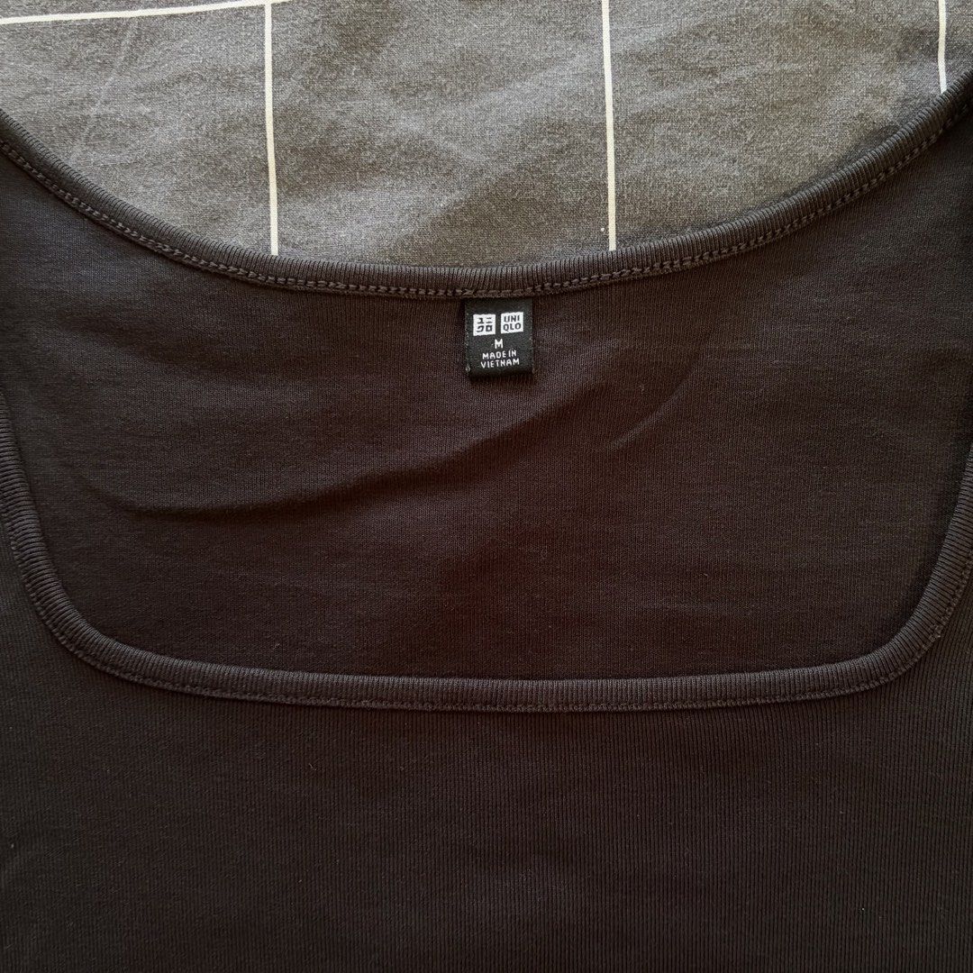 Uniqlo Square Neck Crop Top (Black) (Category: Shirts) located in Binan City. Submitted by anx4m (Listing ID 1435420228, Image 2). Description: No issues Phased out in Uniqlo Size M Measurements: (L: 15.5” W: 15.5”).