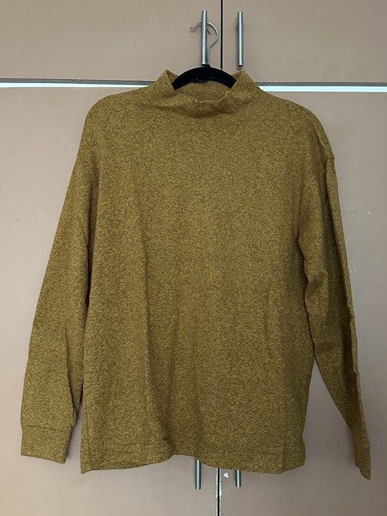 Uniqlo U Turtleneck Sweater (Category: Longsleeves) located in Mandaluyong City. Submitted by ja.declutters (Listing ID 1435282004, Image 3). Description: - Uniqlo U Turtleneck HeatTech Sweater - Sizes: S - Colors: Dark Gray, Mustard Yellow - Features: Mock neck, long sleeves - Versatile for layering or standalone wear take both for ₱700.