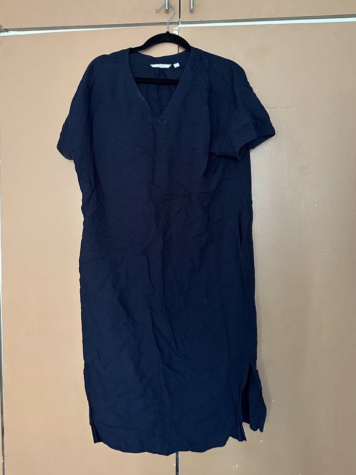 Uniqlo V-Neck Midi Dress - Small fits medium frames (Category: Dresses) located in Mandaluyong City. Submitted by ja.declutters (Listing ID 1435353776, Image 1). Description: Navy blue and light grey Uniqlo V-neck dress. Features short sleeves and side slits. The dress has a relaxed fit. Made of a lightweight fabric, suitable for warm weather. Perfect for casual wear or layering. 600 if you get both.