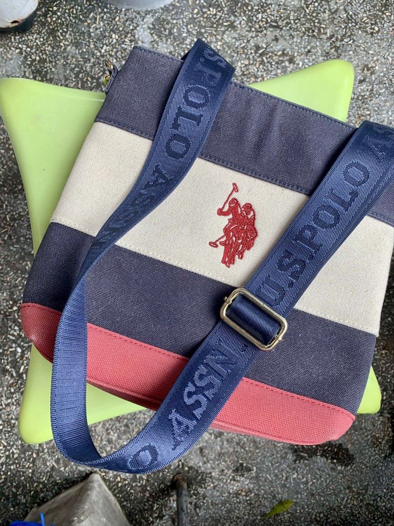 US Polo Assn Bag (Category: Cross-body Bags) located in Manila. Submitted by khalibear (Listing ID 1435376420, Image 1). Description: • Decluttering • Mukhang bago pa walang stains • Loc: Tayuman, Manila.