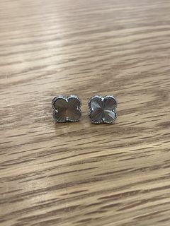 (Category: ) located in . Submitted by yzijewelries (Listing ID 1435413330, Image 1). Description: .