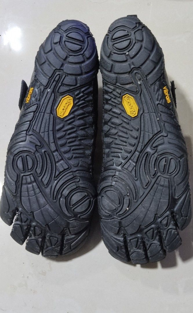 Vibram Five Finger Shoes 10.5-11US (Category: Sneakers) located in Manila. Submitted by wildcrystal.3b537c (Listing ID 1435477837, Image 3). Description: Preloved No sole sep No damage.