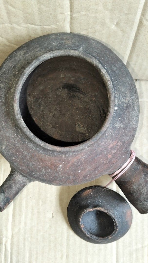 Vintage Clay Pot with Lid442297174249984001