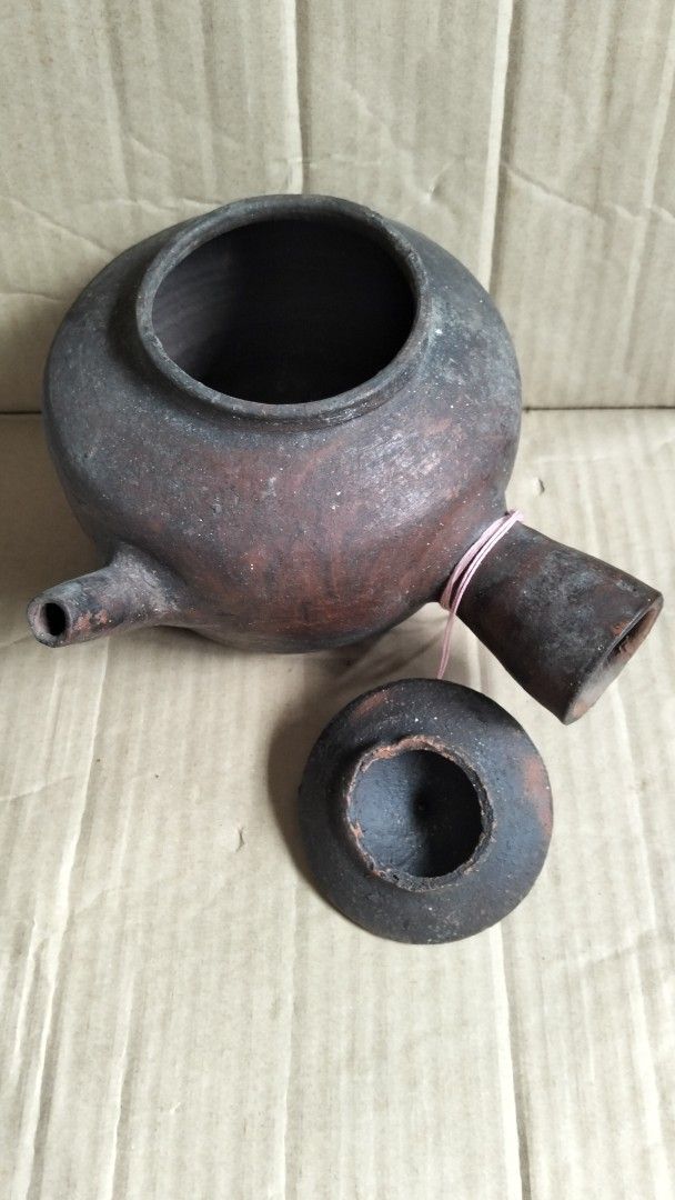 Vintage Clay Pot with Lid442297174249984000