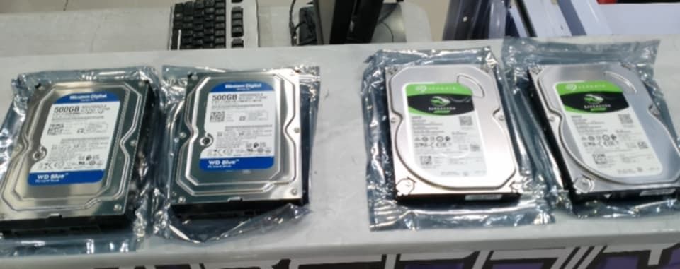 WD Blue 500GB & Seagate Barracuda Hard Drives (Category: Hard Disks & Thumbdrives) located in Caloocan City. Submitted by momof2.boys (Listing ID 1435431671, Image 1). Description: - 500GB Hard Drives - Available Models: Western Digital (WD) Blue & Seagate Barracuda - Brand New & Sealed - Ideal for storage, OS installation, and applications - Great for upgrading or new PC builds - Get yours today!.