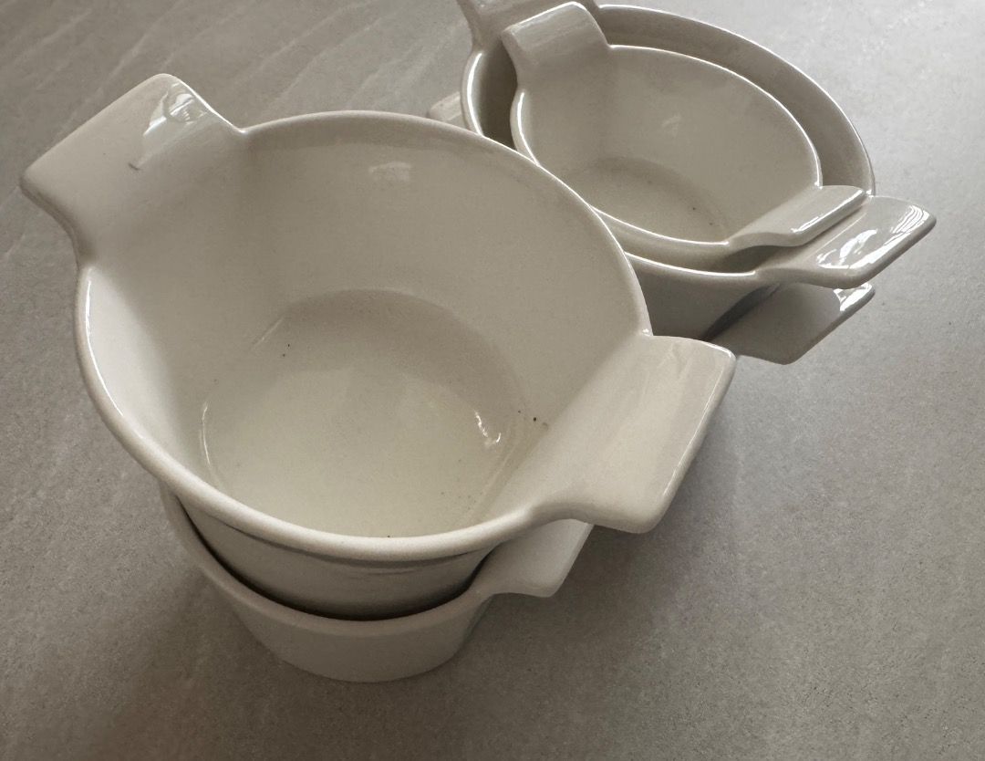 White ceramic bowls for condiments441842362388981760