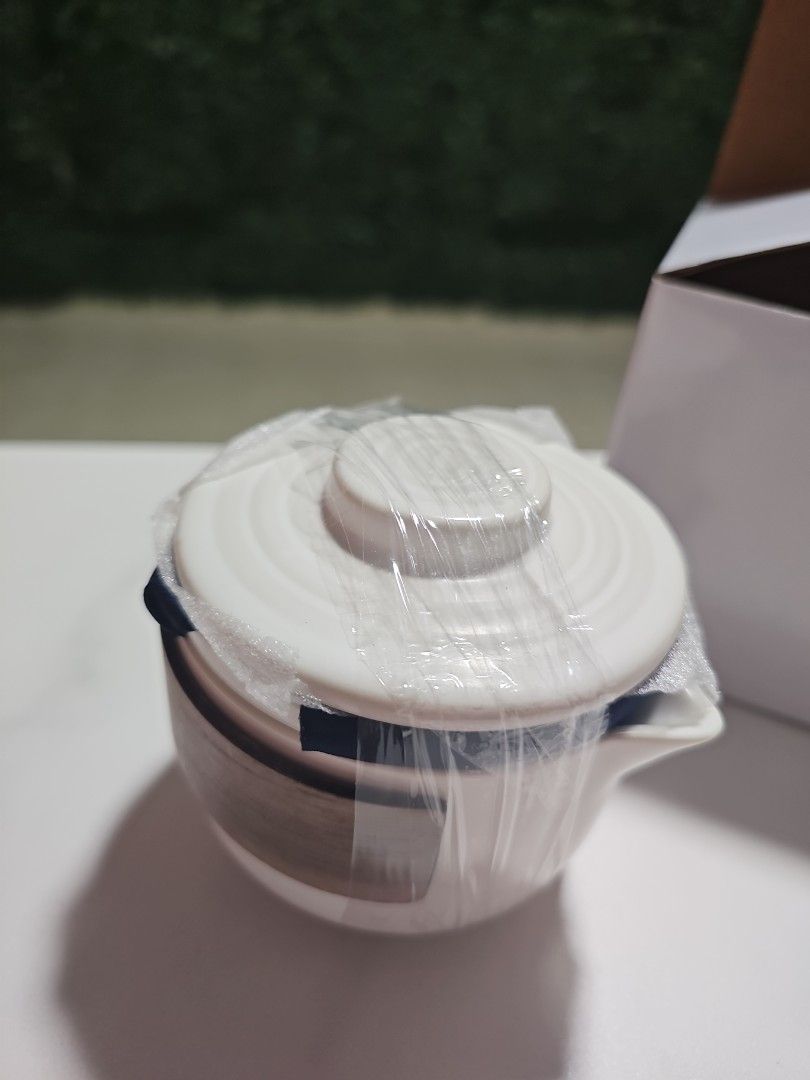 White Ceramic Pot with Lid442192555525416960