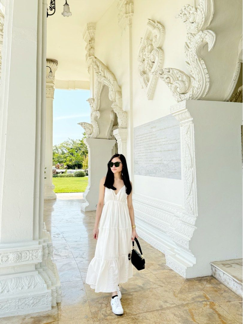 White Linen Dress (Category: Dresses) located in Manila. Submitted by manilaa (Listing ID 1435455315, Image 1). Description: - 100% authentic linen - Bought in Bangkok - Can fit small-medium frame (adjustable) - No issues at all.