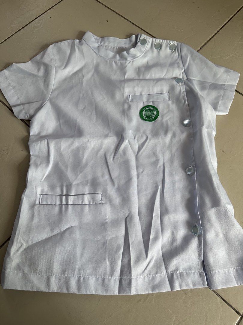 White Medical Uniform Top (Category: Blouses) located in Manila. Submitted by rachael_23 (Listing ID 1435348632, Image 2). Description: - White medical uniform top - Short sleeves - Mandarin collar - Button-up closure - Chest pocket - Small emblem - Decorative back panel - Ideal for medical professionals and students.
