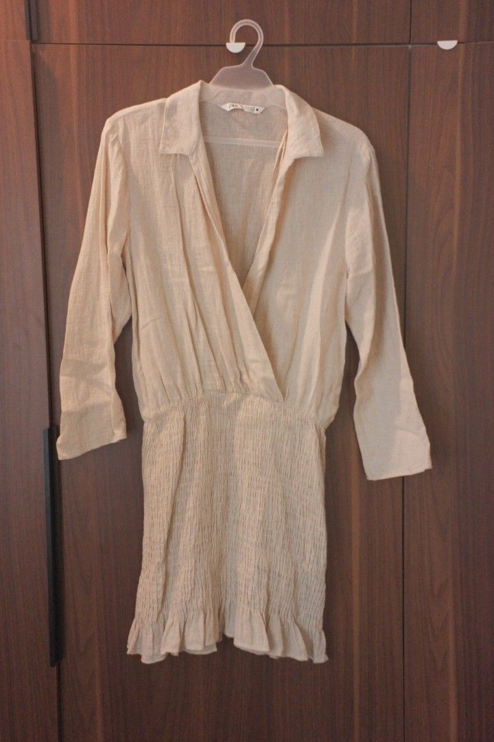 Zara Beige Linen Dress - Size M (Category: Dresses) located in Muntinlupa City. Submitted by t_mits (Listing ID 1435404821, Image 1). Description: - Zara beige linen dress - Collared neckline - Long sleeves - Scrunched skirt - Cinched waist - Size M - Made in Turkey Feel free to make an offer For delivery only Loc: Muntinlupa.