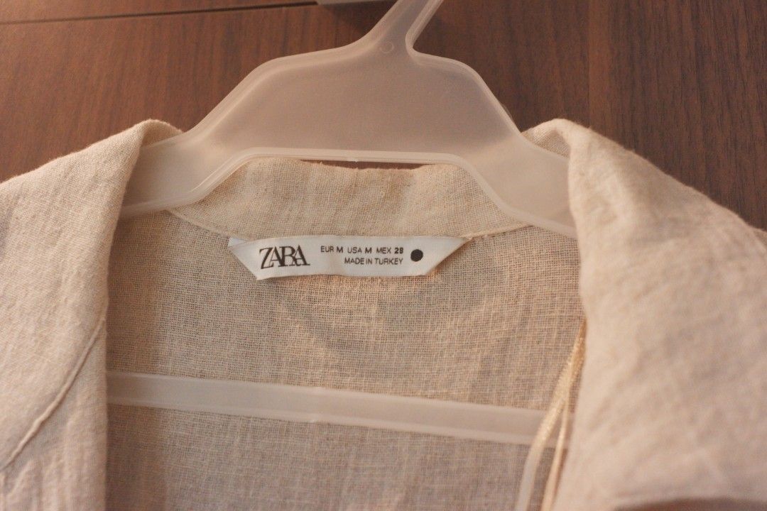 Zara Beige Linen Dress - Size M (Category: Dresses) located in Muntinlupa City. Submitted by t_mits (Listing ID 1435404821, Image 3). Description: - Zara beige linen dress - Collared neckline - Long sleeves - Scrunched skirt - Cinched waist - Size M - Made in Turkey Feel free to make an offer For delivery only Loc: Muntinlupa.
