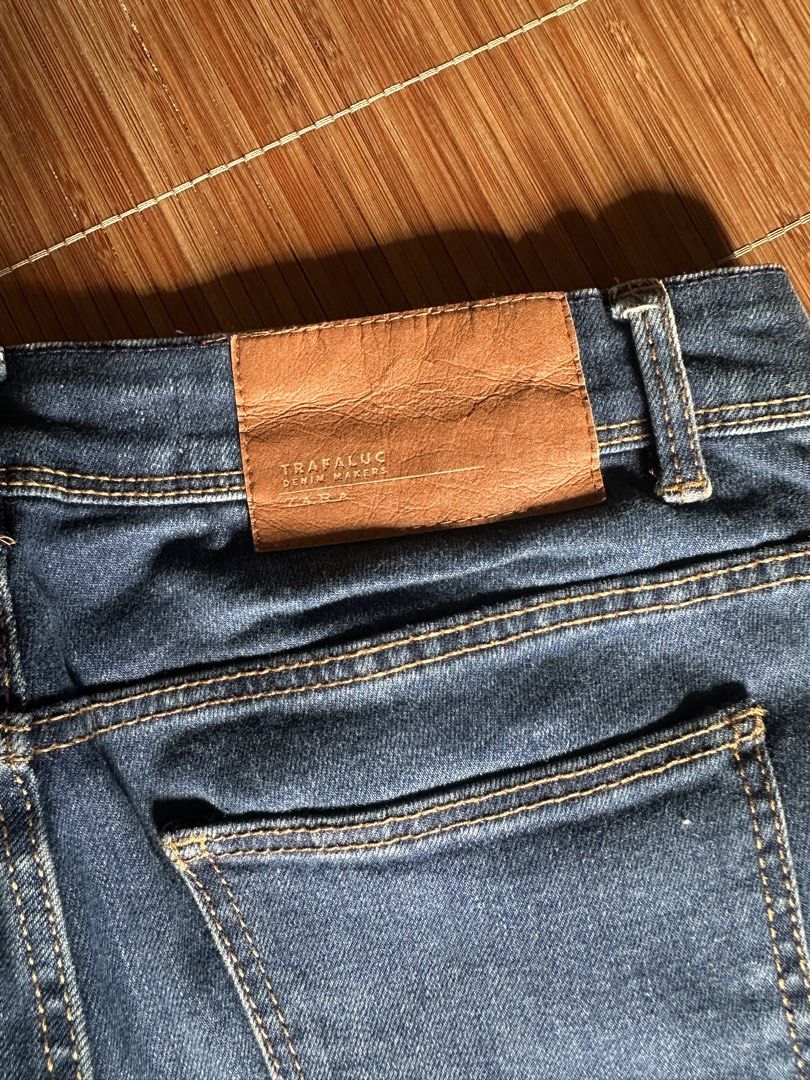 Zara Trafaluc Denim Jeans (Category: Jeans) located in Valenzuela. Submitted by sol___ (Listing ID 1435412409, Image 3). Description: - Zara Trafaluc denim jeans - Dark blue wash - Size: EUR 38 / USA 6 - Button and zipper closure.