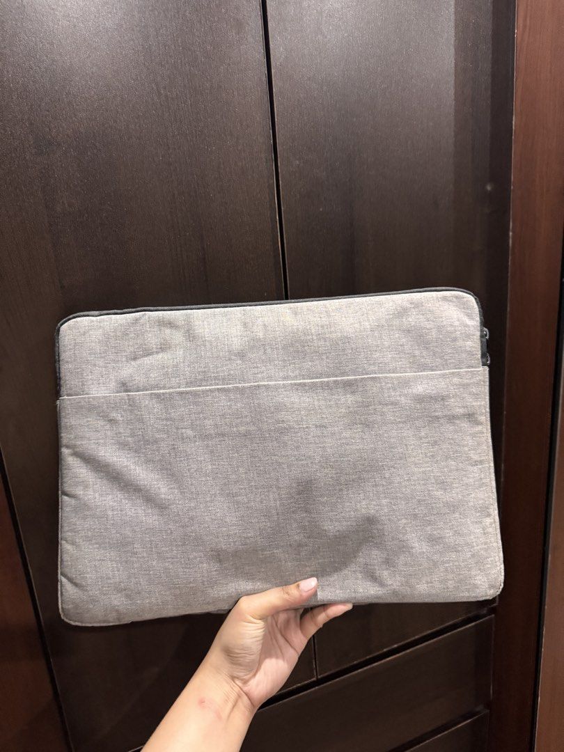 15” GRAY LAPTOP BAG (Category: Laptop Bags & Sleeves) located in Caloocan City. Submitted by anglca_ (Listing ID 1437184245, Image 2). Description: - 15 inches - no issues - extra only north caloocan area. pm me! .