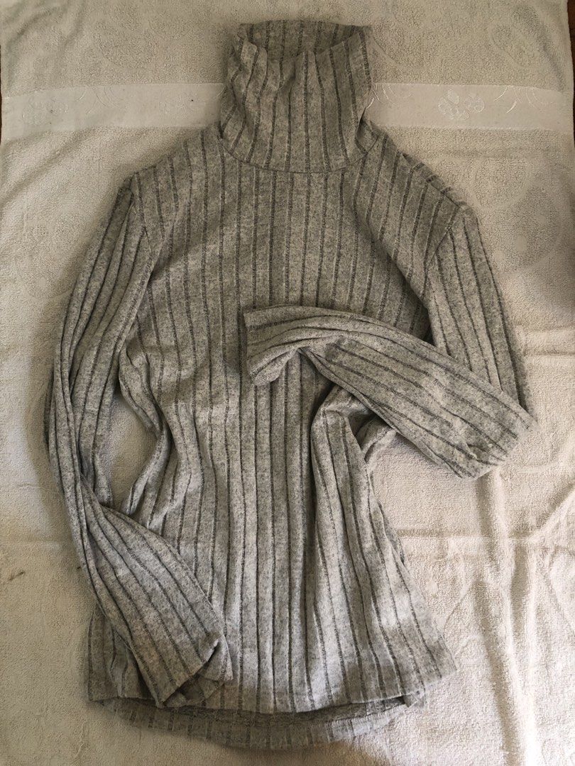 2000's MOREKEI LONGSLEEVE TOP (Category: Longsleeves) located in Bulacan. Submitted by kellythrifts (Listing ID 1437123205, Image 1). Description: Small to medium .