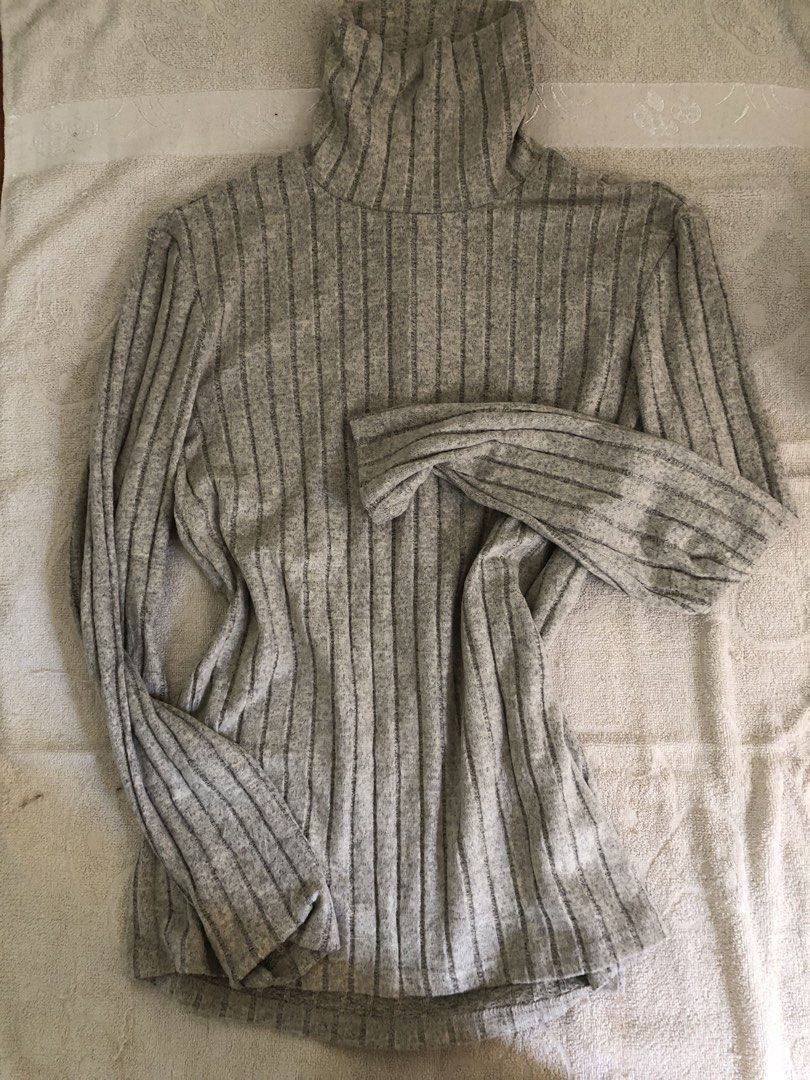 2000's MOREKEI LONGSLEEVE TOP (Category: Longsleeves) located in Bulacan. Submitted by kellythrifts (Listing ID 1437123205, Image 2). Description: Small to medium .