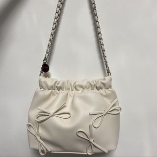 （分類：）位於 。 由 sellsquishyyy 提交（商品編號 1437183479，圖片 1）。簡介： 。