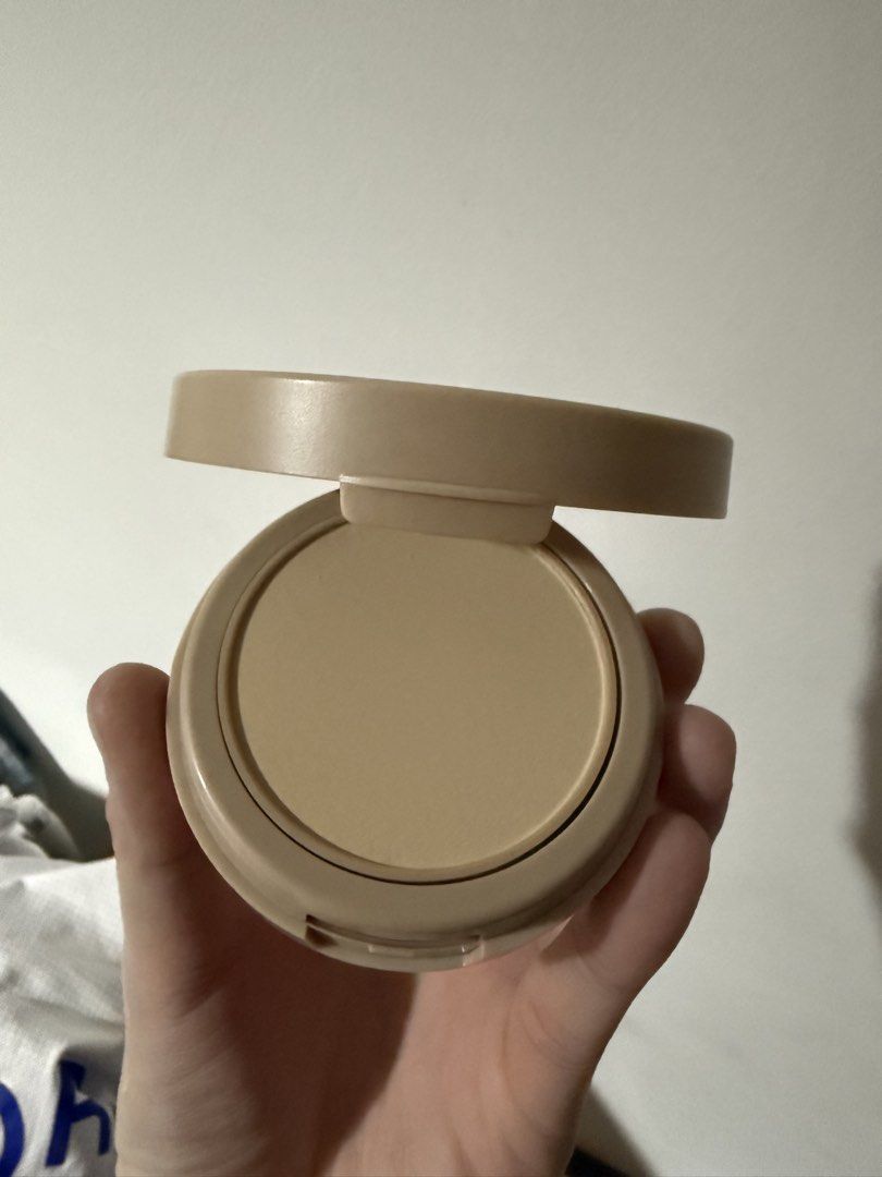 Absidy Powder Foundation (Category: Makeup) located in Manila. Submitted by rareeagle-a9d6 (Listing ID 1437104357, Image 2). Description: Only used once for swatching. Puff never used. Like brand new! Shade: Light Fresh Original Price: 795 pesos (official store) RFS: Not fond of using powder foundation..