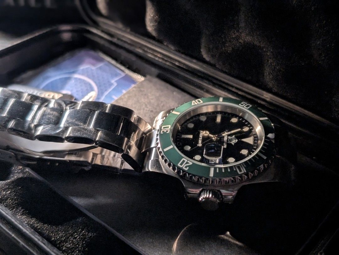 Addiesdive Diver's Watch with Green Bezel (Category: Men's Watches) located in Quezon City. Submitted by watchalternativeph (Listing ID 1437205344, Image 2). Description: - Addiesdive diver's watch - Black dial with green bezel - Stainless steel bracelet - Date display - Water-resistant to 200M with screw down crown - Includes original box warranty card.