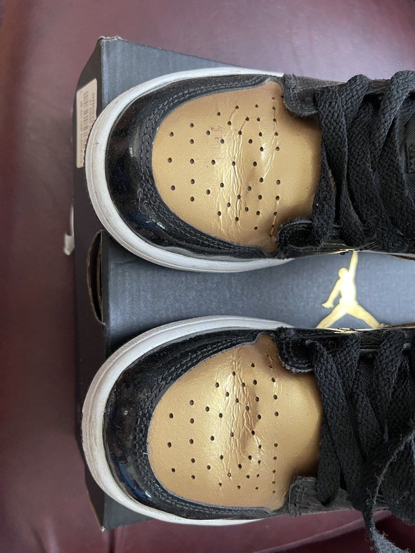 AIR JORDAN 1 LOW SE (GS) (Category: Babies & Kids Fashion) located in Makati City. Submitted by ibuyplenty (Listing ID 1437046140, Image 2). Description: Size 4.5Y.