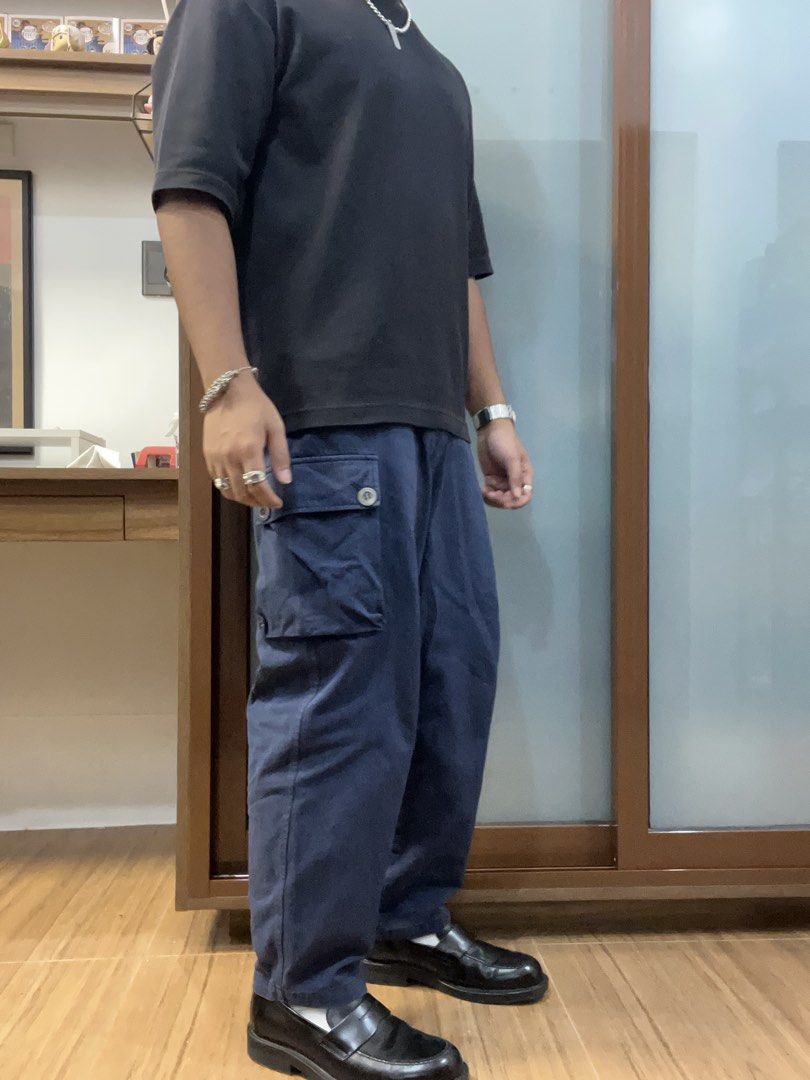 Alien Bang Utility/Cargo Barrel Pants (Category: Jeans) located in Davao. Submitted by spilled.bins (Listing ID 1437179723, Image 3). Description: Alien Bang Utility/Cargo Barrel Pants Waist: 32in Length: 36in Thigh Opening: 13in Leg Opening: 7.5in Denim Fade | Used Fade Excellent Condition Mine: ₱650 . +shipping fee on top . Model Reference: Height: 5’5 feet Weight: 68kg.