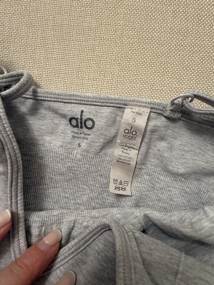 Alo Yoga Seamless Ribbed Bra - Size S (Category: Activewear) located in Singapore. Submitted by dreaml0ver (Listing ID 1437129531, Image 3). Description: - Alo Yoga bra - Ideal for low-impact workouts and daily wear - Seamless design with ribbed texture - Adjustable straps for a custom fit - Made in Turkey.