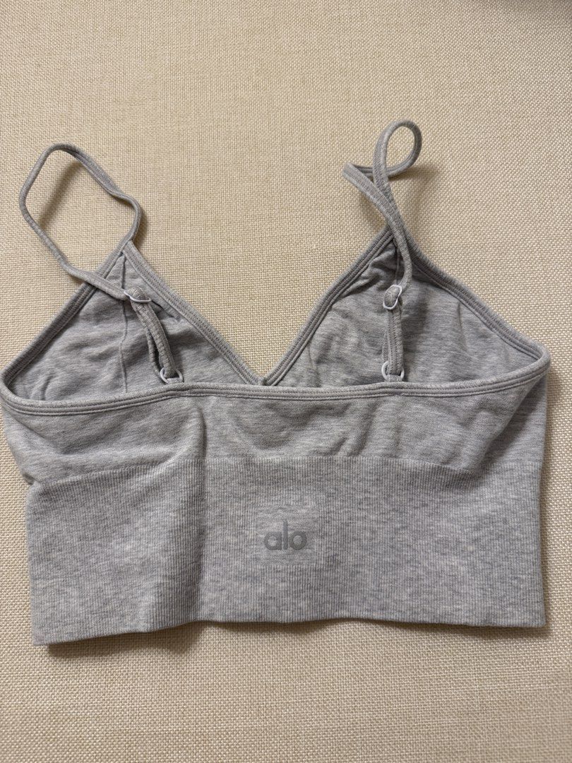 Alo Yoga Seamless Ribbed Bra - Size S (Category: Activewear) located in Singapore. Submitted by dreaml0ver (Listing ID 1437129531, Image 2). Description: - Alo Yoga bra - Ideal for low-impact workouts and daily wear - Seamless design with ribbed texture - Adjustable straps for a custom fit - Made in Turkey.