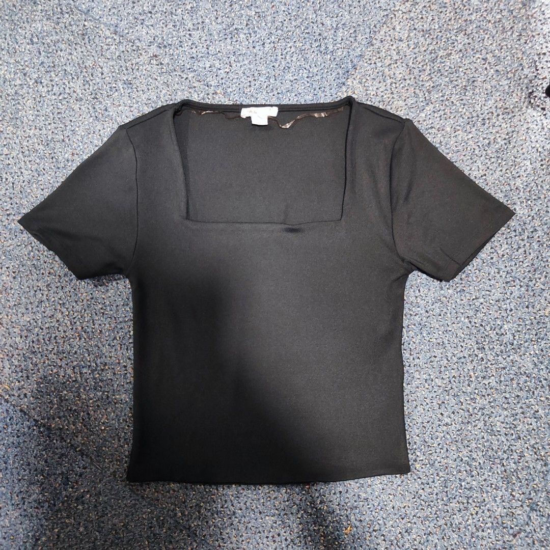 AMISU BLACK SQUARE NECK SPANDEX CROP TOP (Category: Blouses) located in Makati City. Submitted by jasdici (Listing ID 1437031537, Image 1). Description: thick fabric large on tag.