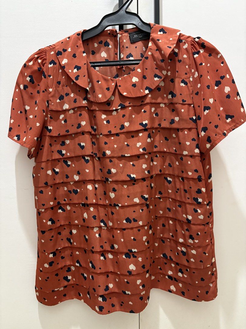 Apple & Eve Heart Print Top - Large (Category: Blouses) located in Las Pinas. Submitted by jclb13 (Listing ID 1437123895, Image 1). Description: - Apple & Eve top - Adorable heart print - Peter Pan collar - Layered detailing - Size: Large - Short sleeves - Button closure at back - Color: Reddish-orange.
