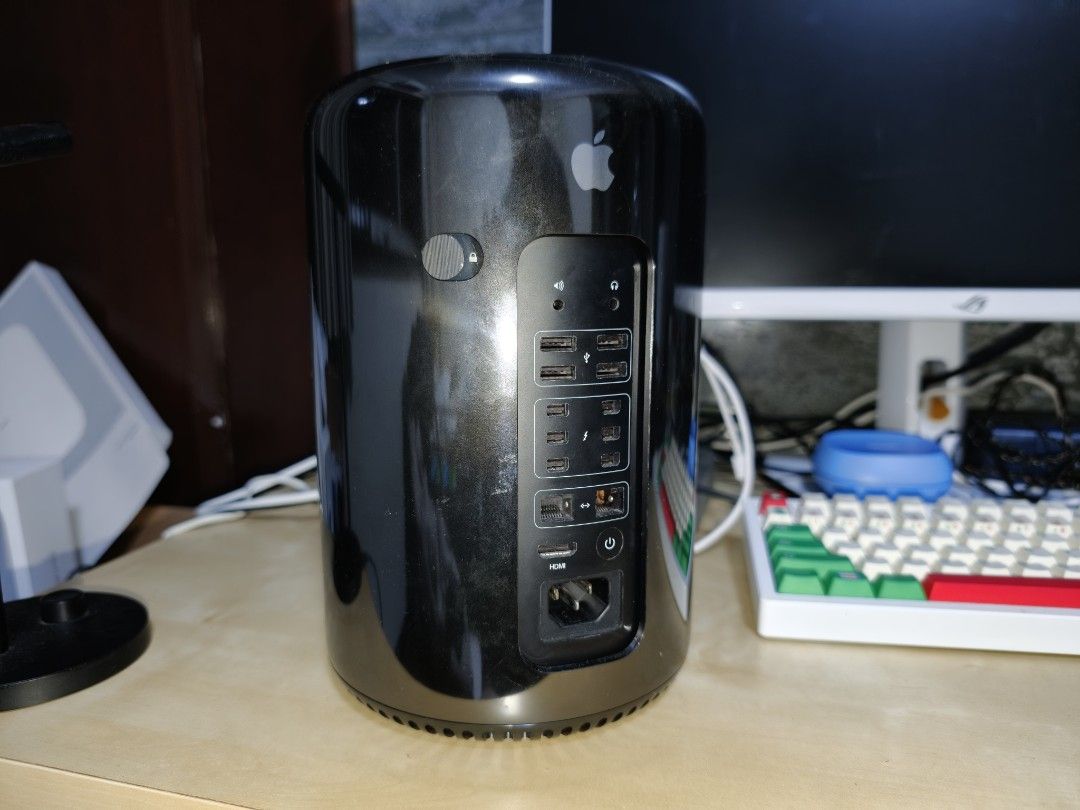 Apple Mac Pro 2013450616556227153920