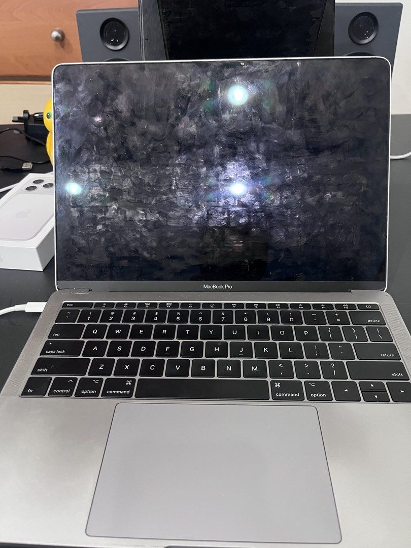 Apple MacBook Pro 13 inch 2017450352467621990402