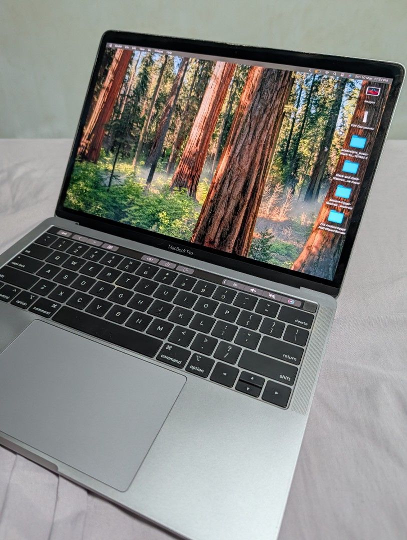 Apple MacBook Pro 13-inch 2018450622822275491841