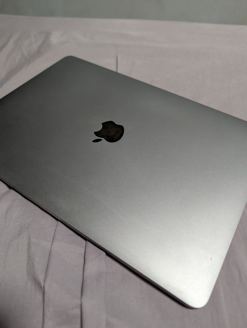 Apple MacBook Pro 13-inch 2018450622822275491840