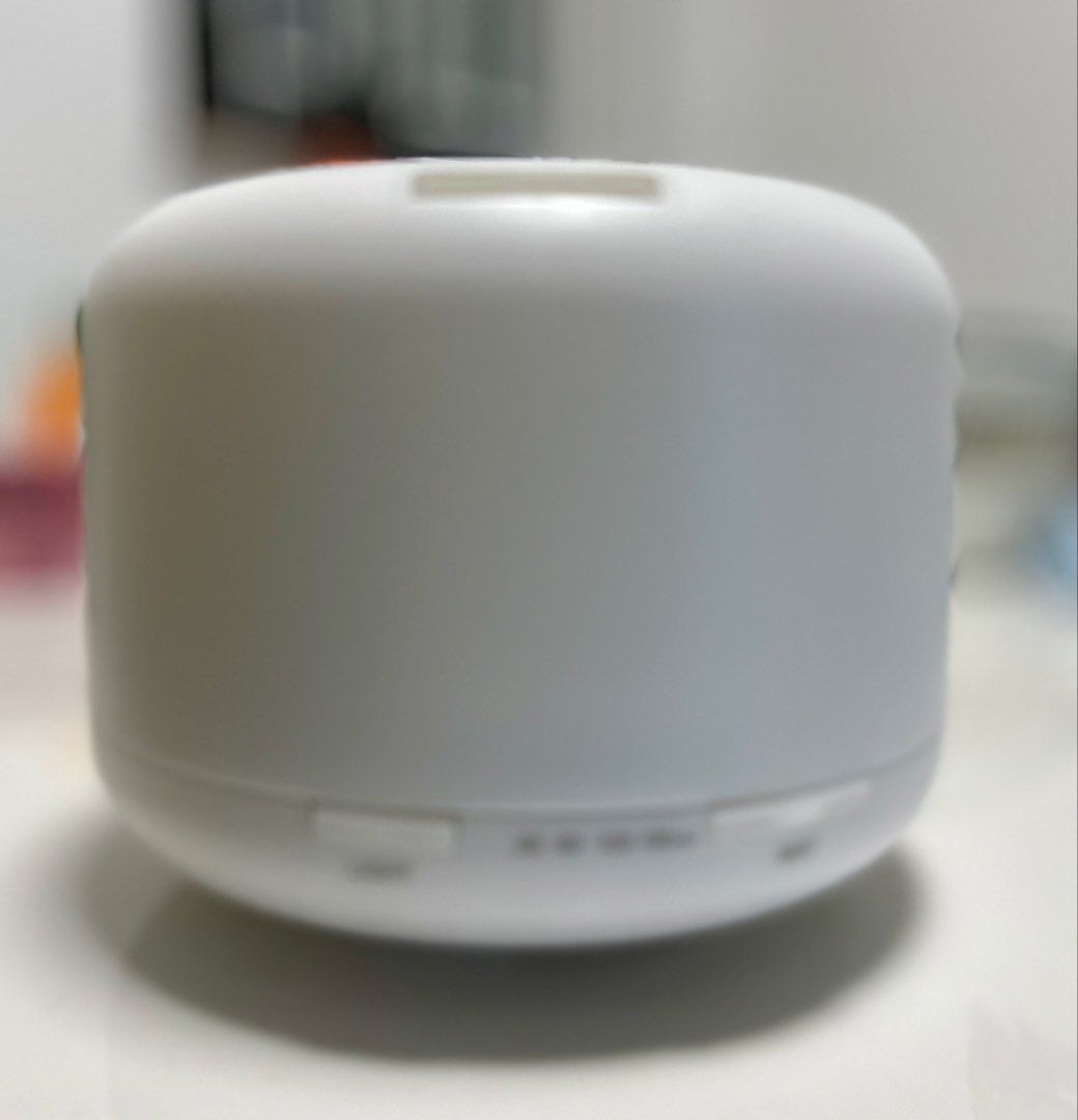 Aroma Diffuser - Large （分類：家居香薰）位於 Hong Kong。 由 paron20 提交（商品編號 1437120552，圖片 3）。簡介： 無印香薰加濕器 8-9成新左右 有線有量杯。