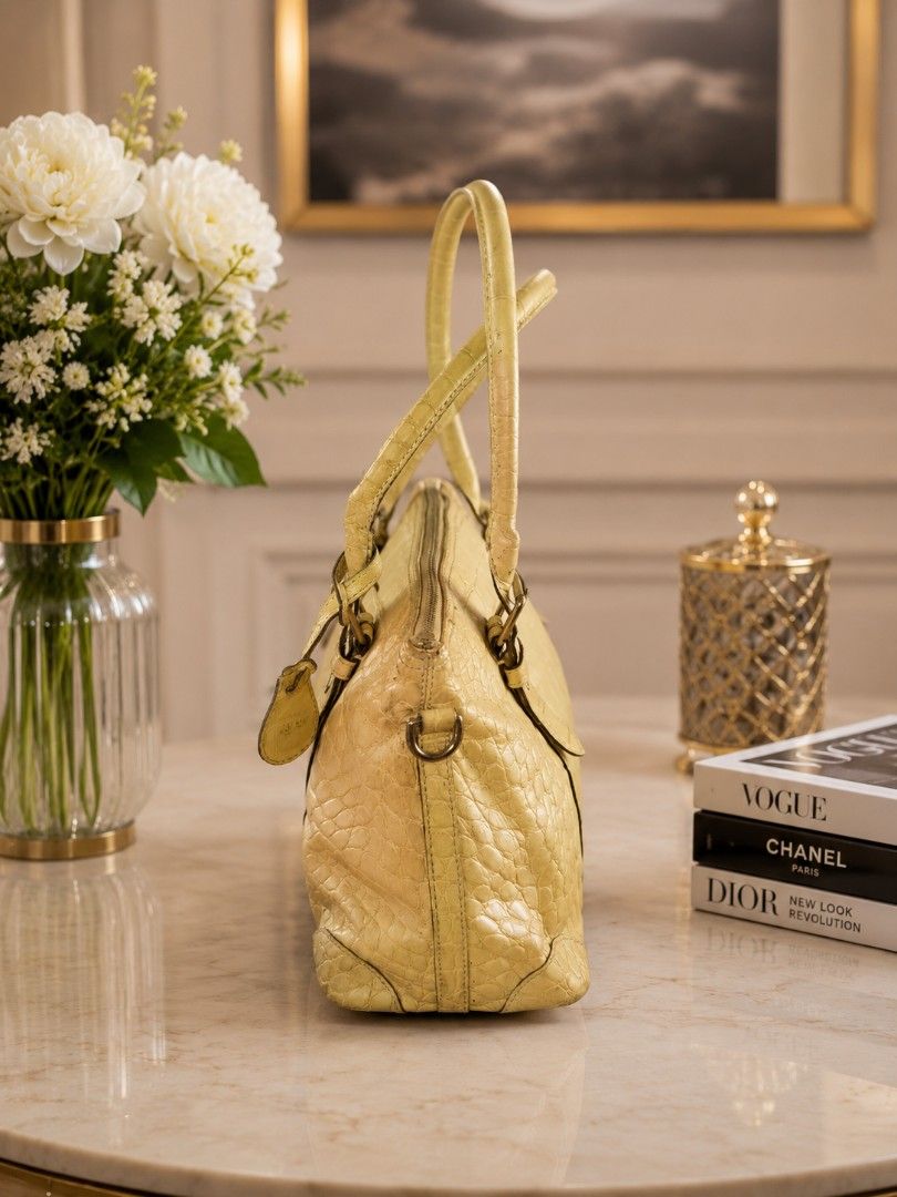 Sale!!! Auth Dooney & Bourke Crocodile Embossed (Category: Luxury Bags & Wallets) located in Davao. Submitted by purple_stitch87 (Listing ID 1437038523, Image 3). Description: excellent condition riri zipper no sling strap.
