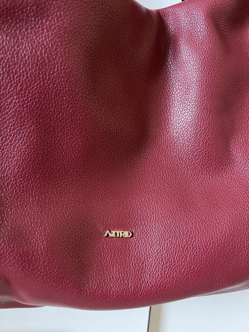Aztrid Medium Hobo Bag (Category: Luxury Bags & Wallets) located in Manila. Submitted by wsangelescloset (Listing ID 1437125080, Image 2). Description: Broken zipper, not noticeable naman when worn. Body of the bag is 100% good..