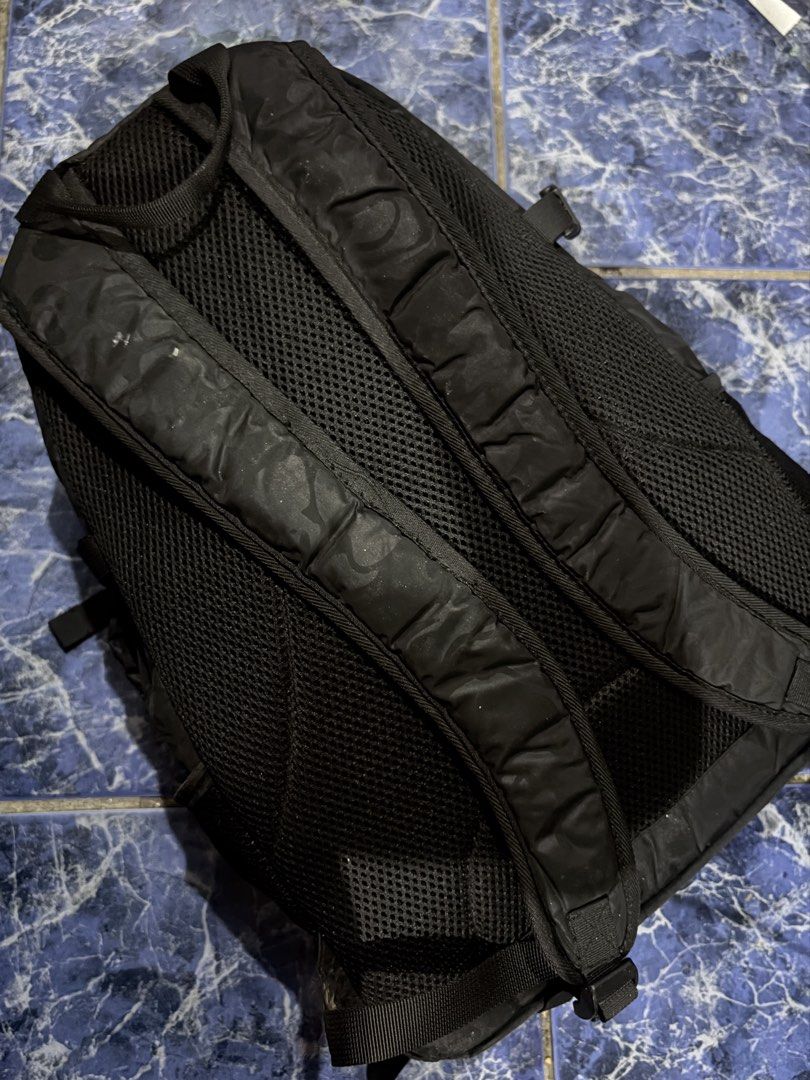 Bape x Porter Backpack (Category: Backpacks) located in Manila. Submitted by ccarchives (Listing ID 1437183437, Image 3). Description: issue: last slide.