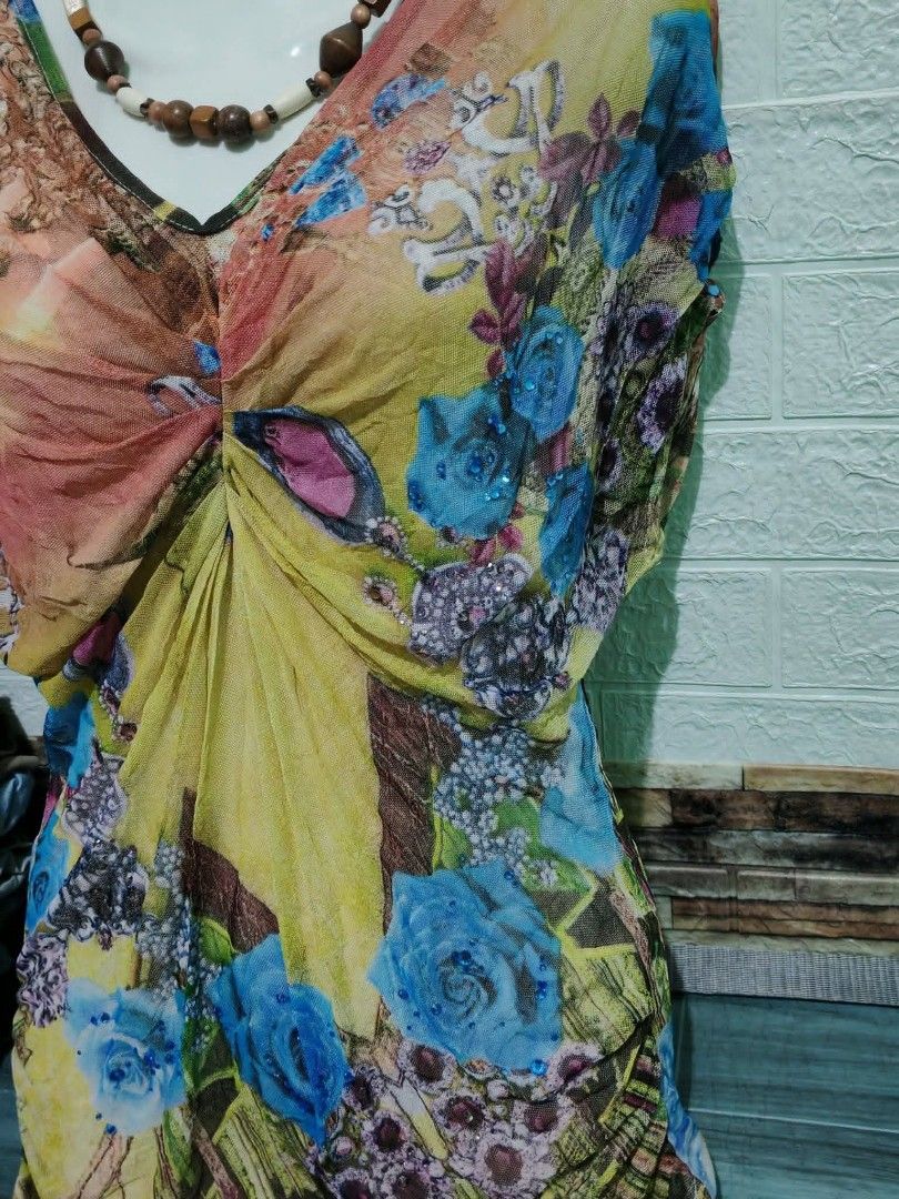 BATWING SLEEVE BLOUSE (Category: Blouses) located in Bulacan. Submitted by kellythrifts (Listing ID 1437127661, Image 3). Description: medium to l.